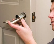 Как отремонтировать дверную ручку входной двери