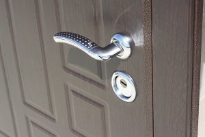 Как выбрать надёжную металлическую дверь?