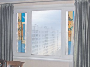 Витражные стекла в металлопластиковых окнах - оригинальность и стиль вашего дома