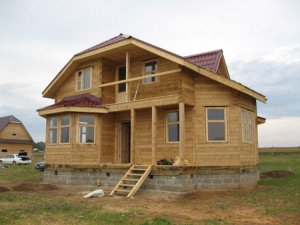 Деревянный дом из бруса: строительство нового или реконструкция?