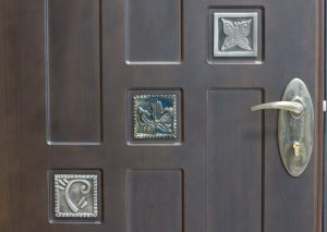 Входные металлические двери для коттеджей