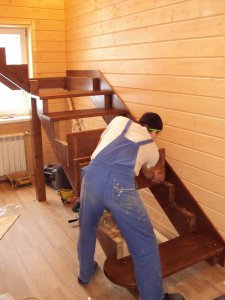 Установка деревянных лестниц