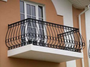 Постройка балконного навеса