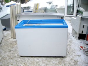 Холодильный ларь для бытовки