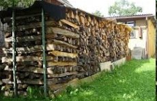 Какая постройка для хранения дров лучше