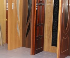 Как выбрать межкомнатные двери из древесины?