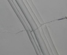 Появились трещины на потолке из гипсокартона. Что делать?