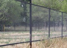 Как построить забор из сетки рабицы