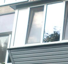 Остекление балкона с выносом: преимущества технологии