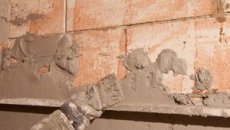 Штукатурка стен с применением цементного раствора