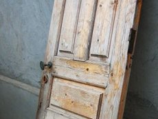 Как превратить старые двери в новые?