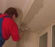 Как наносить шпаклевку на потолок?