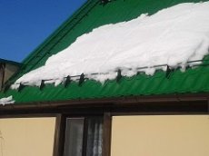    Снегозадержатели для крыши: назначение, разновидности