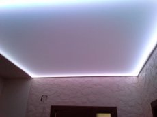 Оформление светодиодной лентой натяжного потолка