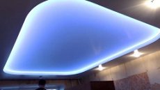 Оформление светодиодной лентой натяжного потолка