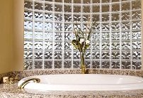 Особенности применения декоративной стеклянной плитки для ванной