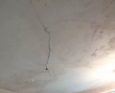 Опасны ли трещины на потолке и стенах?