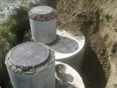 Укладка бетонных колец для колодца