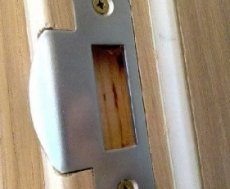 Как правильно установить межкомнатные двери