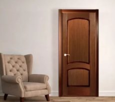 Что лучше межкомнатные деревянные двери из массива или шпонированные модели?