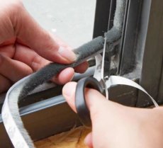 Замена уплотнителя на алюминиевые окна и двери